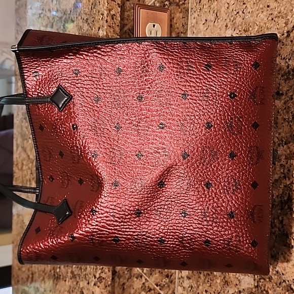 MCM Metallic Scooter Red Medium Kira NS Shopper Tote - Picture 4 of 16